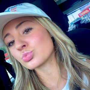 Meet your Posher, Alexis